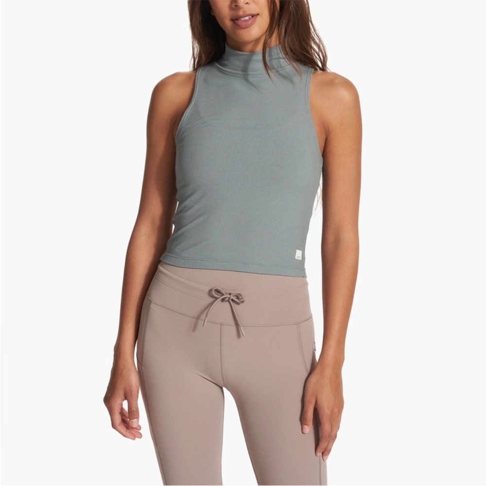 Vuori Funnel Cove Neck Ribbed Tank in Fern Green size xs